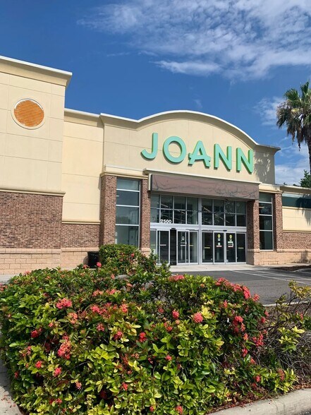 2500 N 66th St, Saint Petersburg, FL for lease - Building Photo - Image 1 of 3