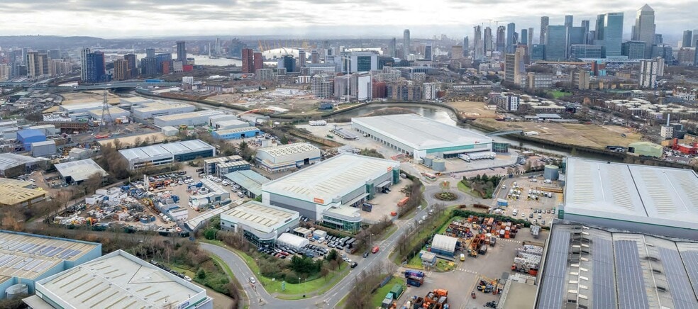 Twelvetrees Cres, London for lease - Building Photo - Image 2 of 4