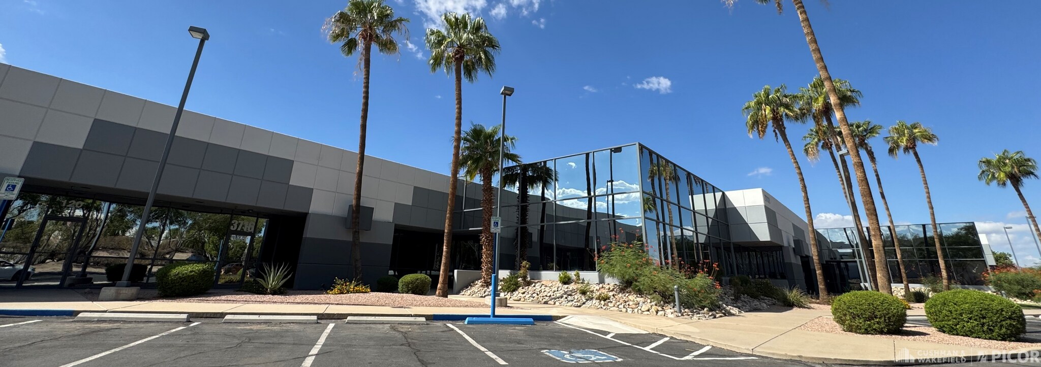 3700-3716 E Columbia St, Tucson, AZ à louer Photo intérieure- Image 1 de 8