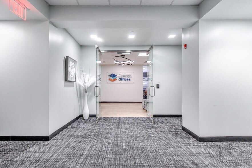 3030 NW Expressway, Oklahoma City, OK à louer - Hall d’entrée - Image 2 de 20