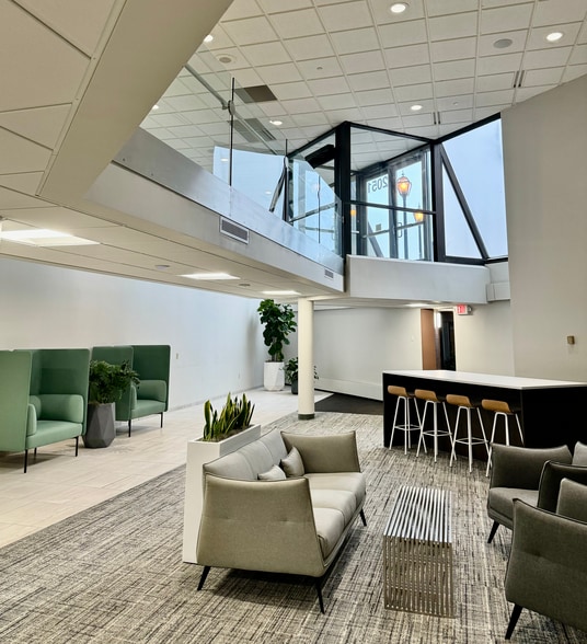 2001 Killebrew Dr, Bloomington, MN for lease - Lobby - Image 2 of 26