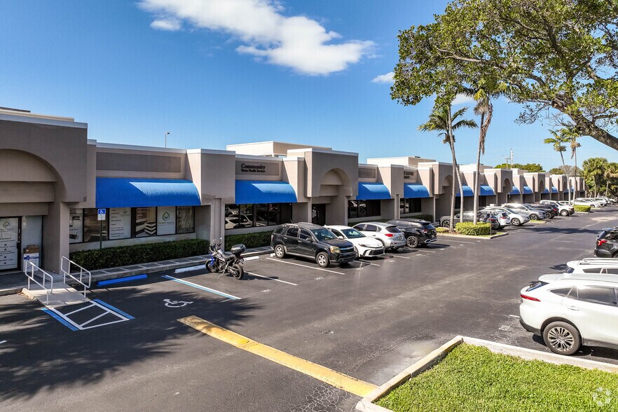 6555 Powerline Rd, Fort Lauderdale, FL à louer - Photo du bâtiment - Image 3 de 18