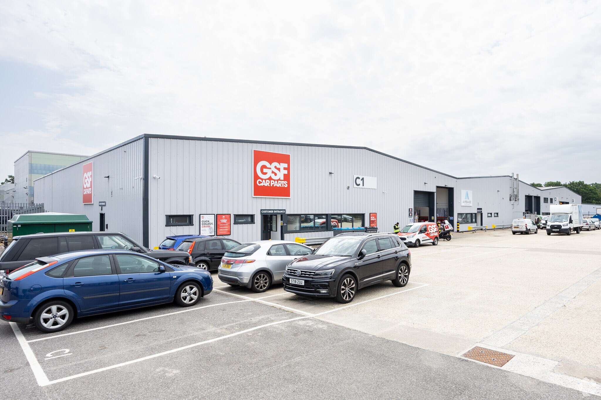 4 Woolborough Ln, Crawley for sale Building Photo- Image 1 of 1