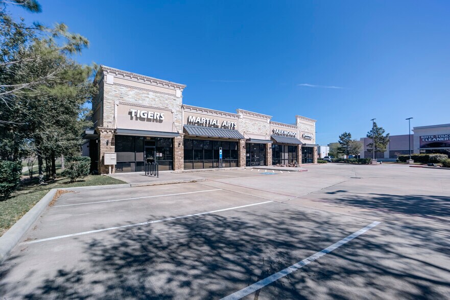 27278 Cinco Ranch Blvd, Katy, TX à louer - Photo du bâtiment - Image 3 de 8