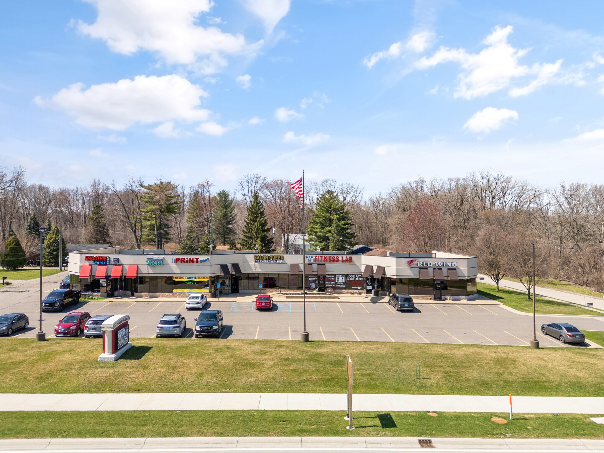 33131-33289 Mound Rd, Sterling Heights, MI à louer Photo du bâtiment- Image 1 de 12