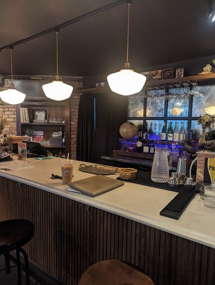 235 E 53rd St, New York, NY for lease - Interior Photo - Image 1 of 7