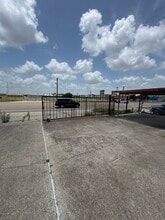 2038 Saratoga Blvd, Corpus Christi, TX for lease Building Photo- Image 2 of 56