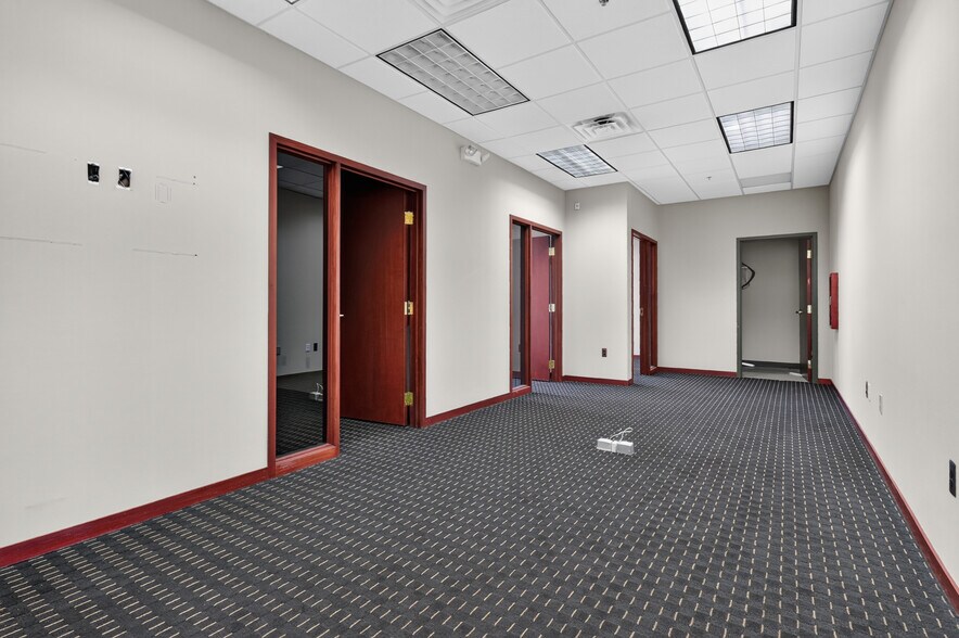 720 N Lapeer Rd, Lake Orion, MI à louer - Photo du bâtiment - Image 2 de 58