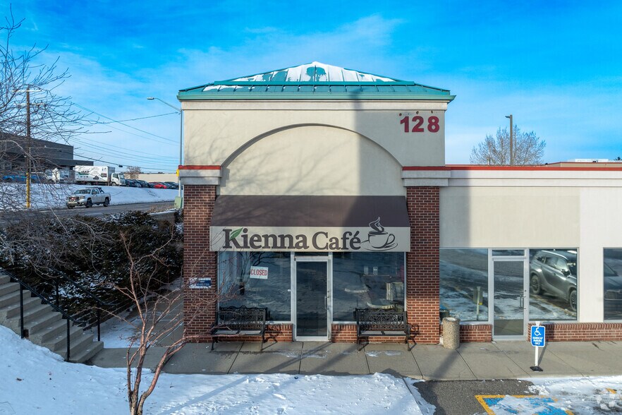 128-168 28th St SE, Calgary, AB à vendre - Photo du bâtiment - Image 3 de 9