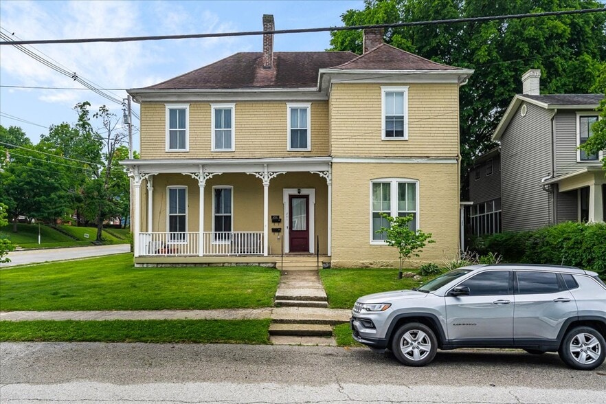 Frankfort Apartments Portfolio portfolio of 2 properties for sale on LoopNet.ca - Building Photo - Image 2 of 39