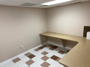 103 Baines Ct, Cary, NC for lease Interior Photo- Image 2 of 7