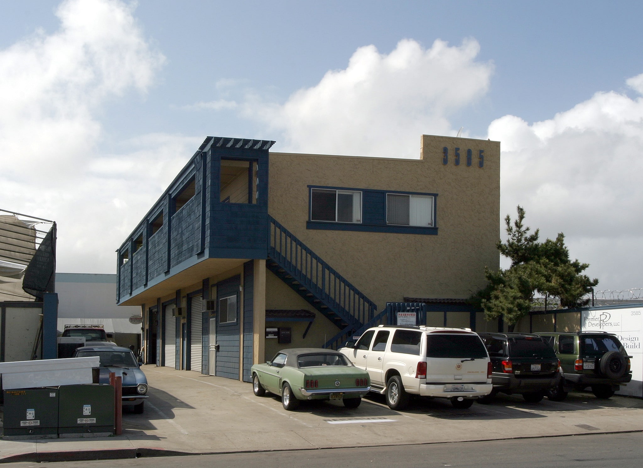 3585 Hancock St, San Diego, CA à louer Photo principale- Image 1 de 12