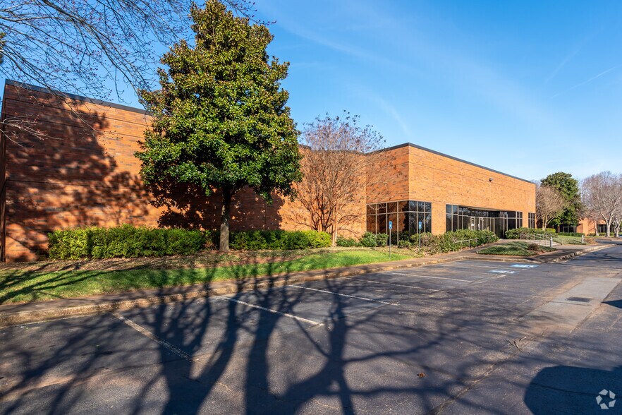 1801 W Oak Pky, Marietta, GA à louer - Photo du bâtiment - Image 3 de 5