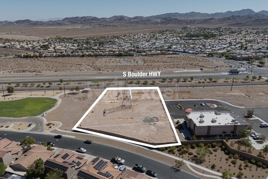 Near 2109 S Magic way, Henderson, NV à louer - Photo du bâtiment - Image 3 de 7