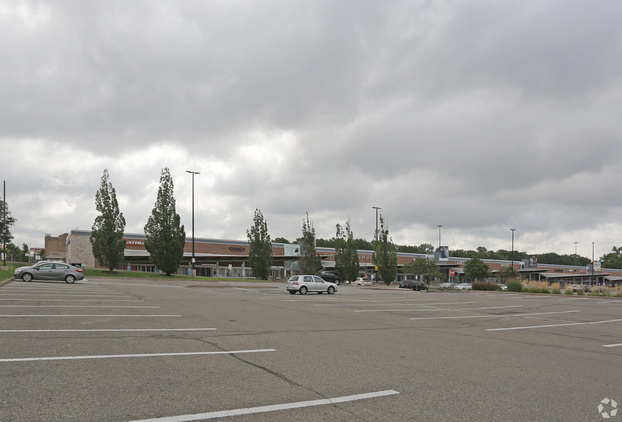 7500 Lundy's Ln, Niagara Falls, ON for lease Primary Photo- Image 1 of 3