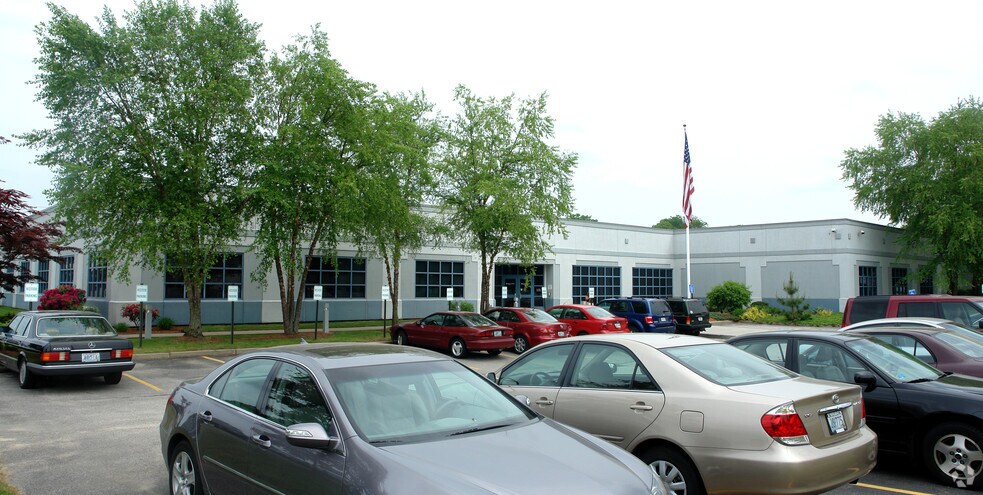 480 Jefferson Blvd, Warwick, RI à vendre - Photo du bâtiment - Image 3 de 15
