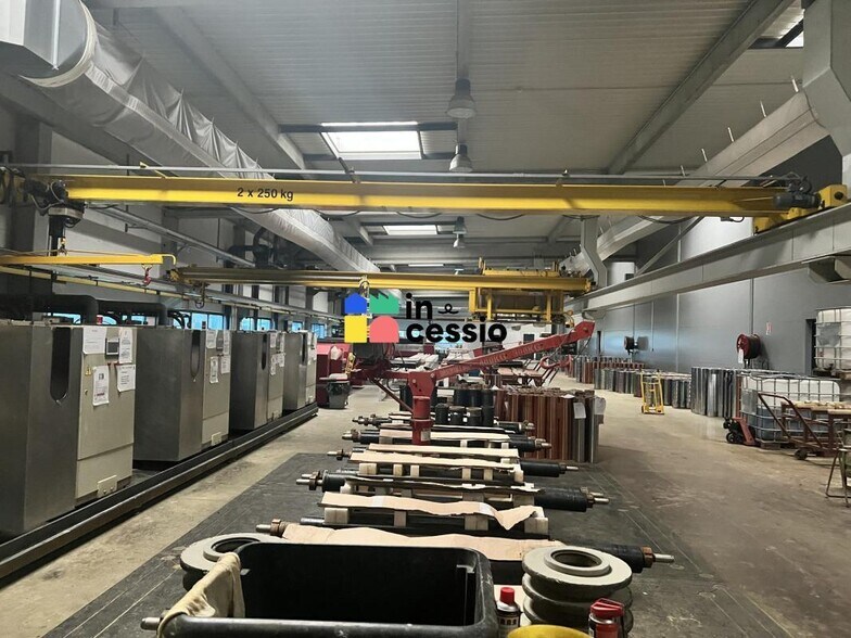 Industrial in Tours for lease - Interior Photo - Image 3 of 20