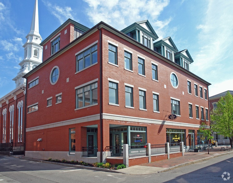 10 Pleasant St, Portsmouth, NH for lease - Building Photo - Image 2 of 3