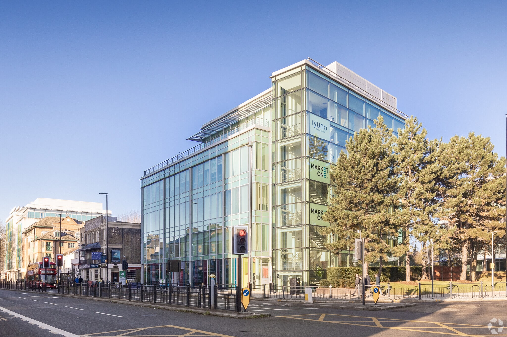 578-586 Chiswick High Rd, London for lease Primary Photo- Image 1 of 8