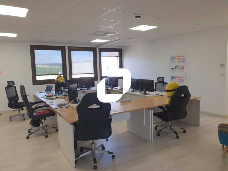 Office in Orgeval for lease - Interior Photo - Image 1 of 7