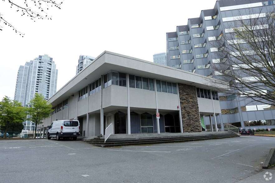 700 108th Ave NE, Bellevue, WA à louer - Photo du bâtiment - Image 2 de 4