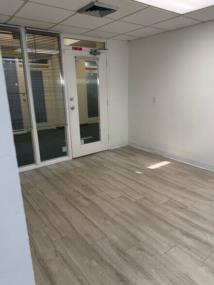 300-320 SW 2nd St, Fort Lauderdale, FL à louer - Photo du bâtiment - Image 3 de 16
