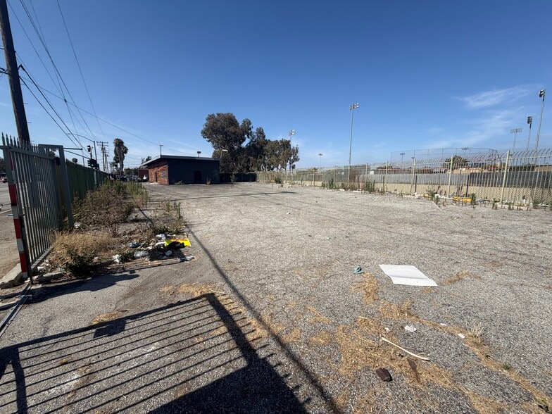 2140 S Santa Fe Ave, Compton, CA for lease - Building Photo - Image 2 of 14