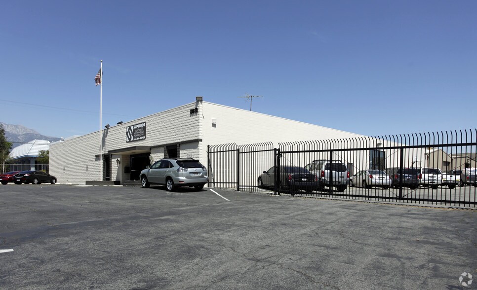 8613 Helms Ave, Rancho Cucamonga, CA à vendre - Photo du bâtiment - Image 3 de 5