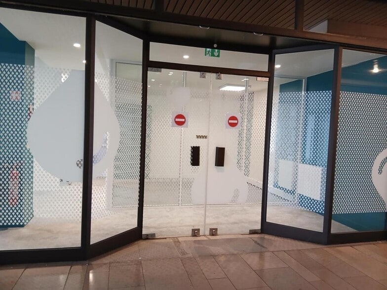 Rue Nationale, Mantes-la-Jolie à louer - Hall d’entrée - Image 3 de 13
