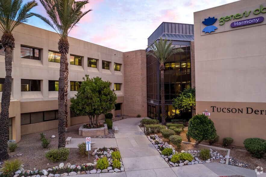 6565 E Carondelet Dr, Tucson, AZ à louer - Photo du bâtiment - Image 3 de 7