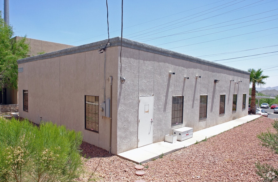 116 W Castellano Dr, El Paso, TX à vendre - Photo du bâtiment - Image 2 de 2
