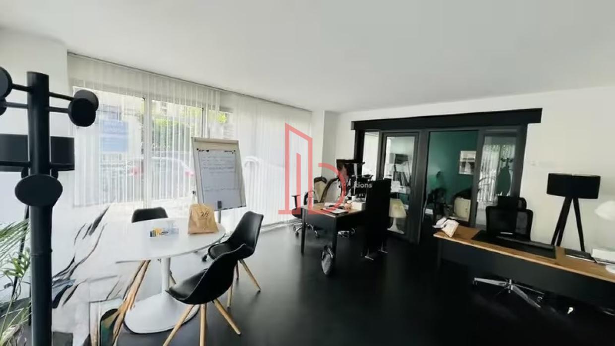 Office in Bordeaux for lease Interior Photo- Image 1 of 4