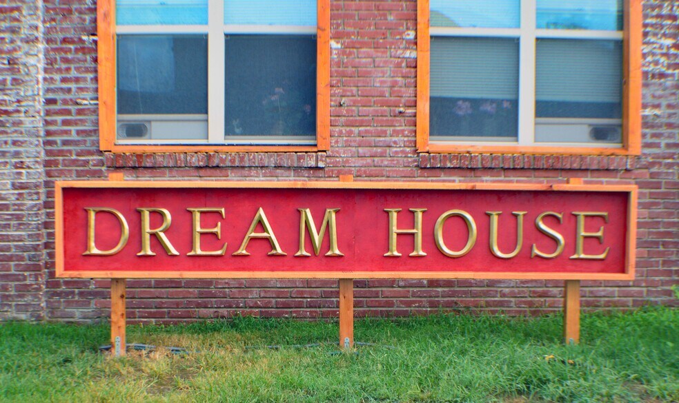 2223 Guinotte Ave, Kansas City, MO à vendre - Photo du bâtiment - Image 2 de 16