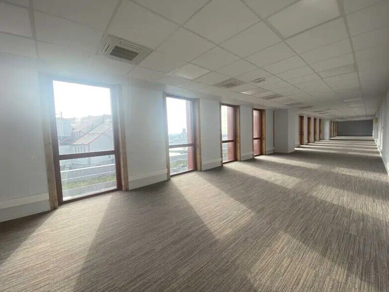Office in Lyon for lease - Interior Photo - Image 3 of 17