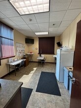 8121 W Grandridge Blvd, Kennewick, WA for lease Interior Photo- Image 2 of 6