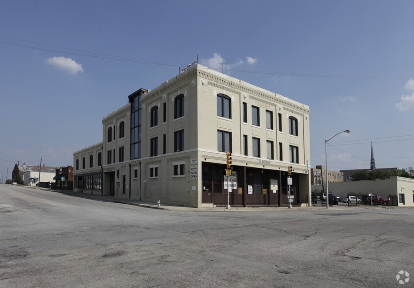 101 S Jennings Ave, Fort Worth, TX for lease - Primary Photo - Image 1 of 7