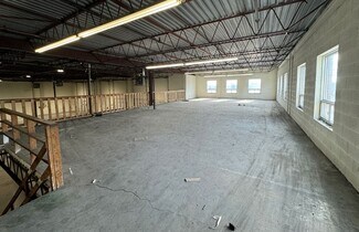 Plus de détails pour 109-135 Paramount Rd, Winnipeg, MB - Industriel à louer