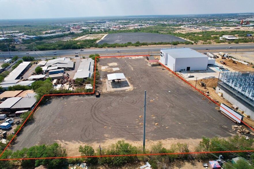 8301-8319 San Dario Ave, Laredo, TX for lease - Building Photo - Image 2 of 8