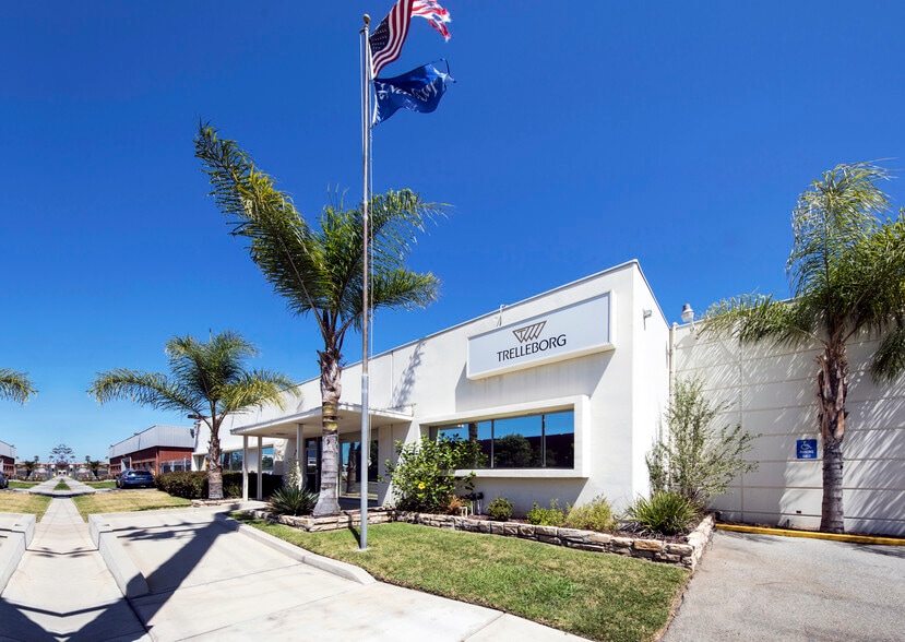 2051 E Maple Ave, El Segundo, CA à vendre - Photo du bâtiment - Image 1 de 4