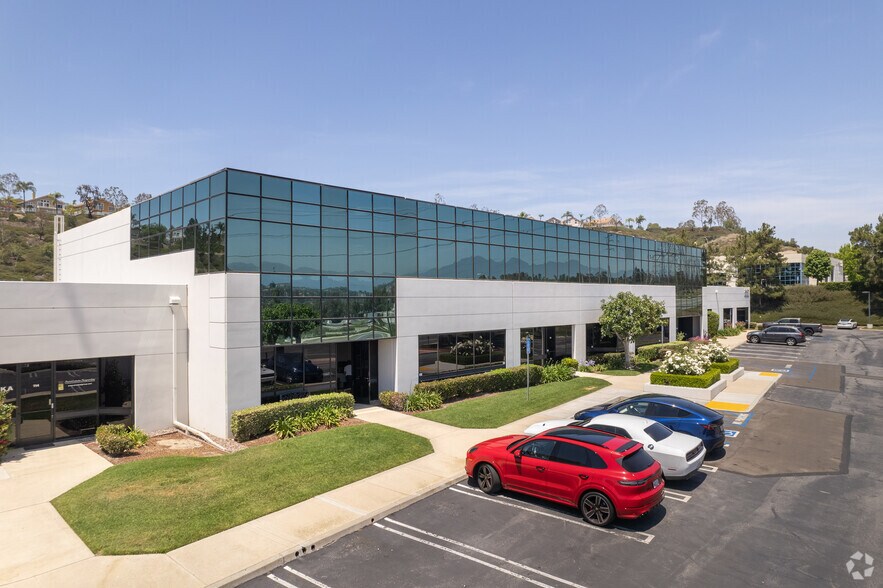 26941 Cabot Rd, Laguna Hills, CA à louer - Photo du bâtiment - Image 2 de 29