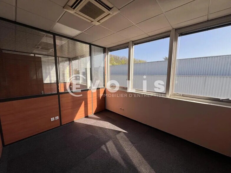 62-66 Rue Louis Ampere, Neuilly-sur-Marne for lease - Interior Photo - Image 2 of 29