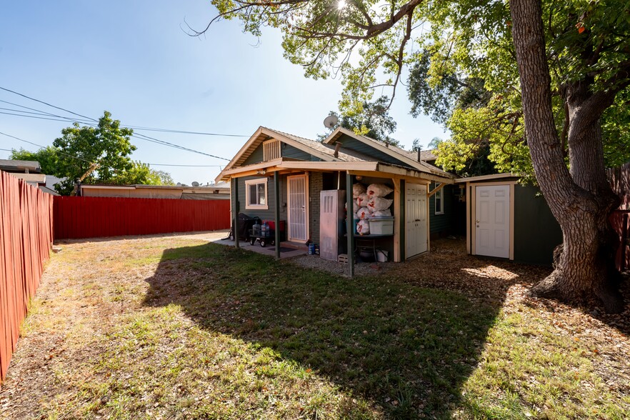 425 E Walnut Ave, Monrovia, CA à vendre - Photo du b timent - Image 3 de 20