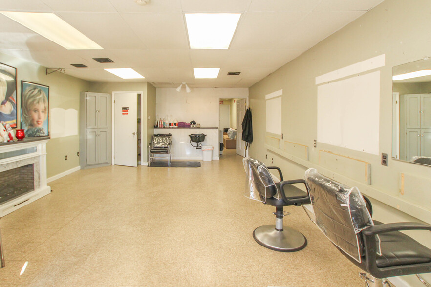 42 W 1st St, Wind Gap, PA for lease - Interior Photo - Image 3 of 13