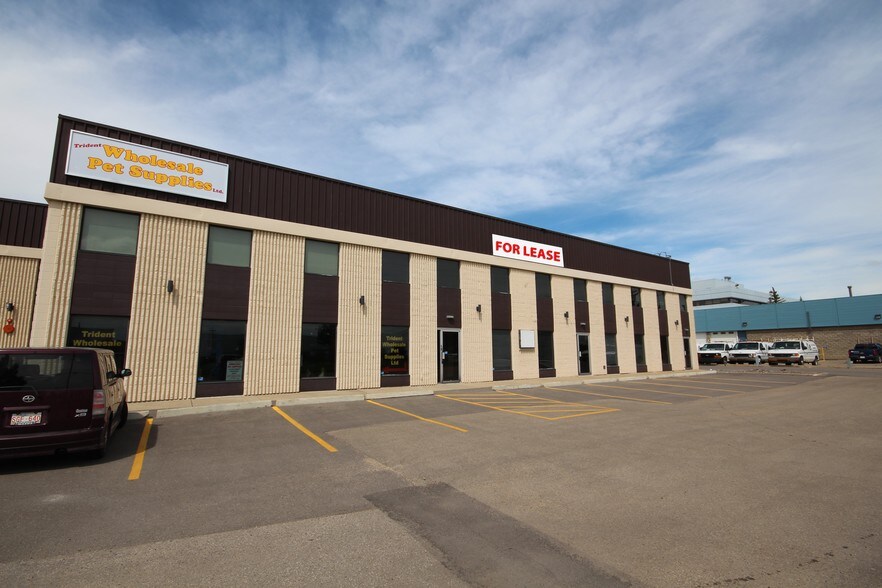 10481-10485 170th St NW, Edmonton, AB for lease - Building Photo - Image 3 of 4