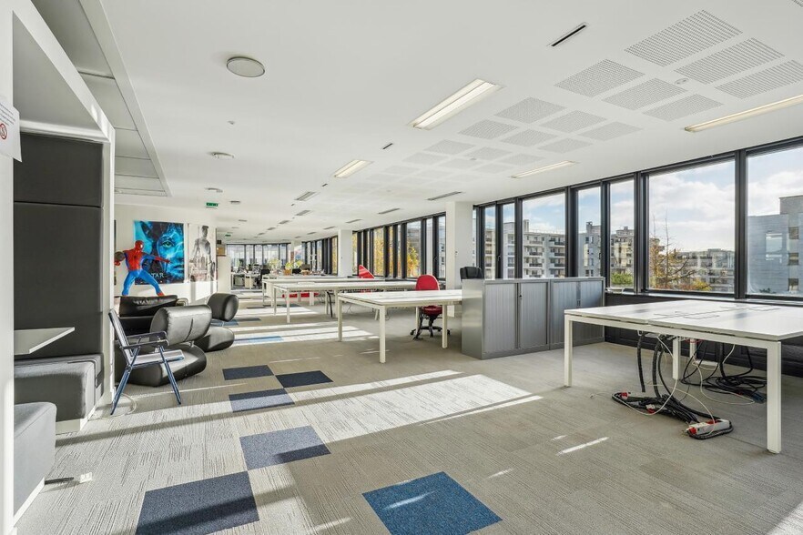 2-4 Place De La Libération, Levallois-Perret for lease - Interior Photo - Image 3 of 3