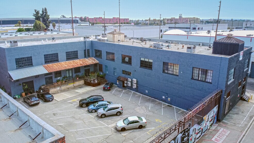932 Wilson St, Los Angeles, CA à louer - Photo du bâtiment - Image 2 de 49