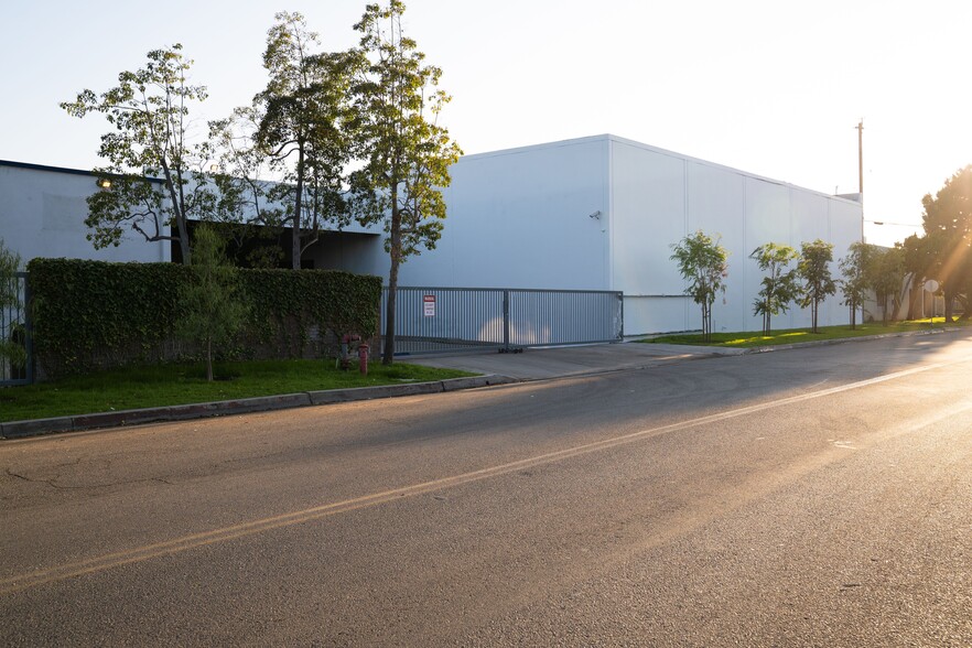 410 W Grove Ave, Orange, CA for lease - Building Photo - Image 2 of 16
