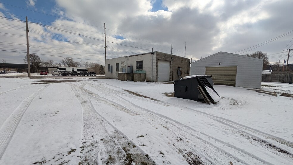 801 S Logan St, Mishawaka, IN à louer - Photo du bâtiment - Image 3 de 3
