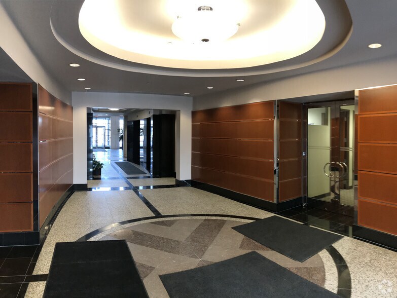 545 Metro Pl S, Dublin, OH à louer - Hall d’entrée - Image 2 de 18