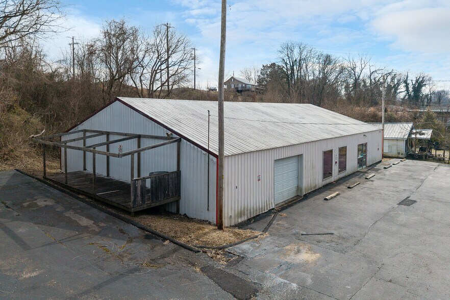 170 Mayberry St, Sparta, TN à louer - Photo du bâtiment - Image 3 de 23